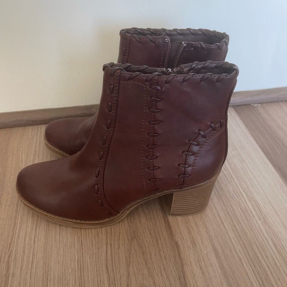 Maurices brown boots size 8